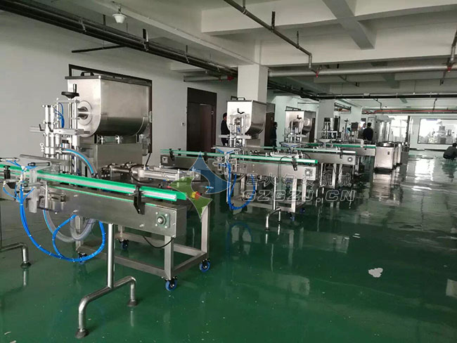調(diào)味醬灌裝機(jī)車間實(shí)拍展示