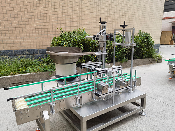 ��Ͱ��Һ�Ԅӹ��b�C���a(ch��n)������(ji��)�D