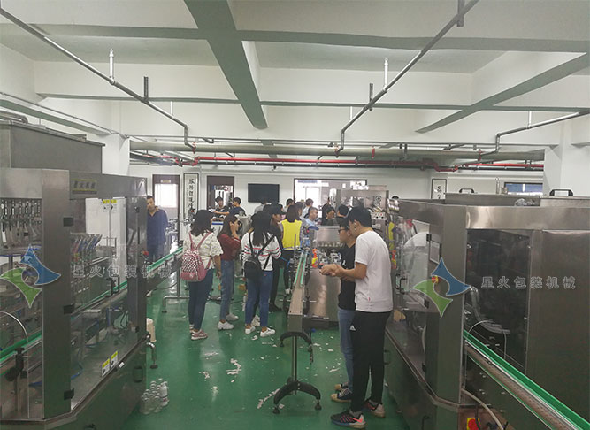 某高校學(xué)生到我廠實踐學(xué)習(xí)